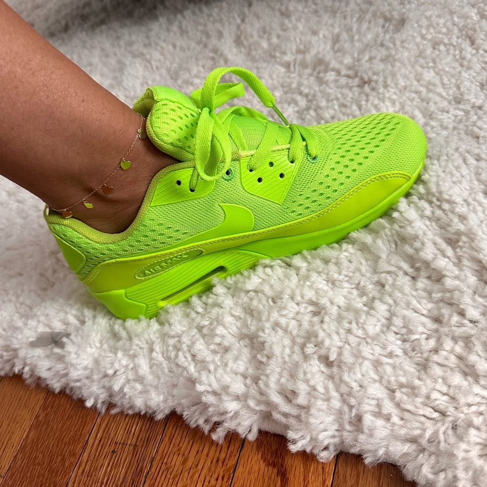 Excellent Condition AirMax Neon Nike
